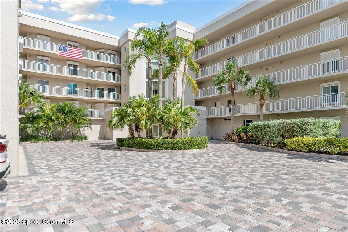 425 Buchanan Avenue 404