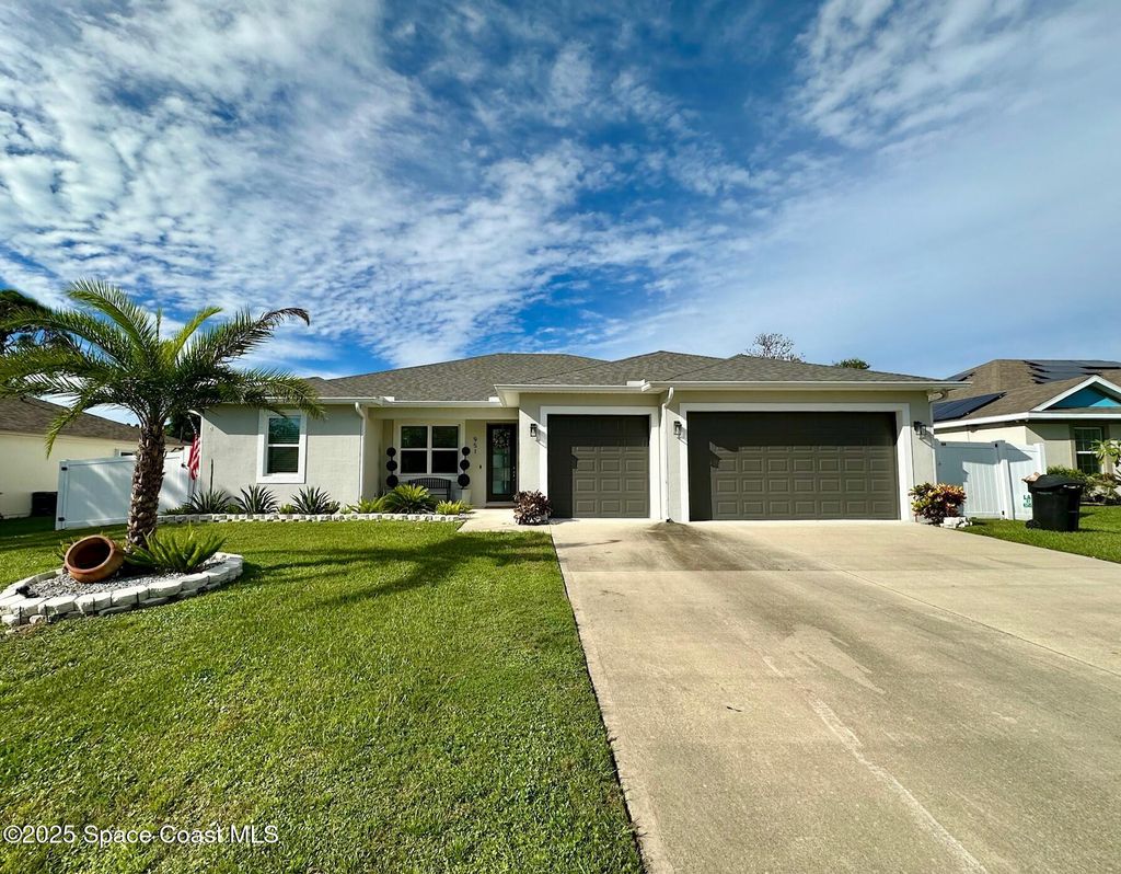 Photo of 951 Hosbine Street SE, Palm Bay, FL 32909 (MLS # 1058573)