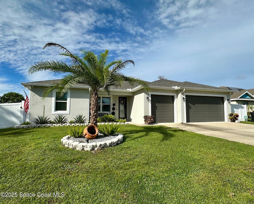 Photo of 951 Hosbine Street SE, Palm Bay, FL 32909 (MLS # 1058573)