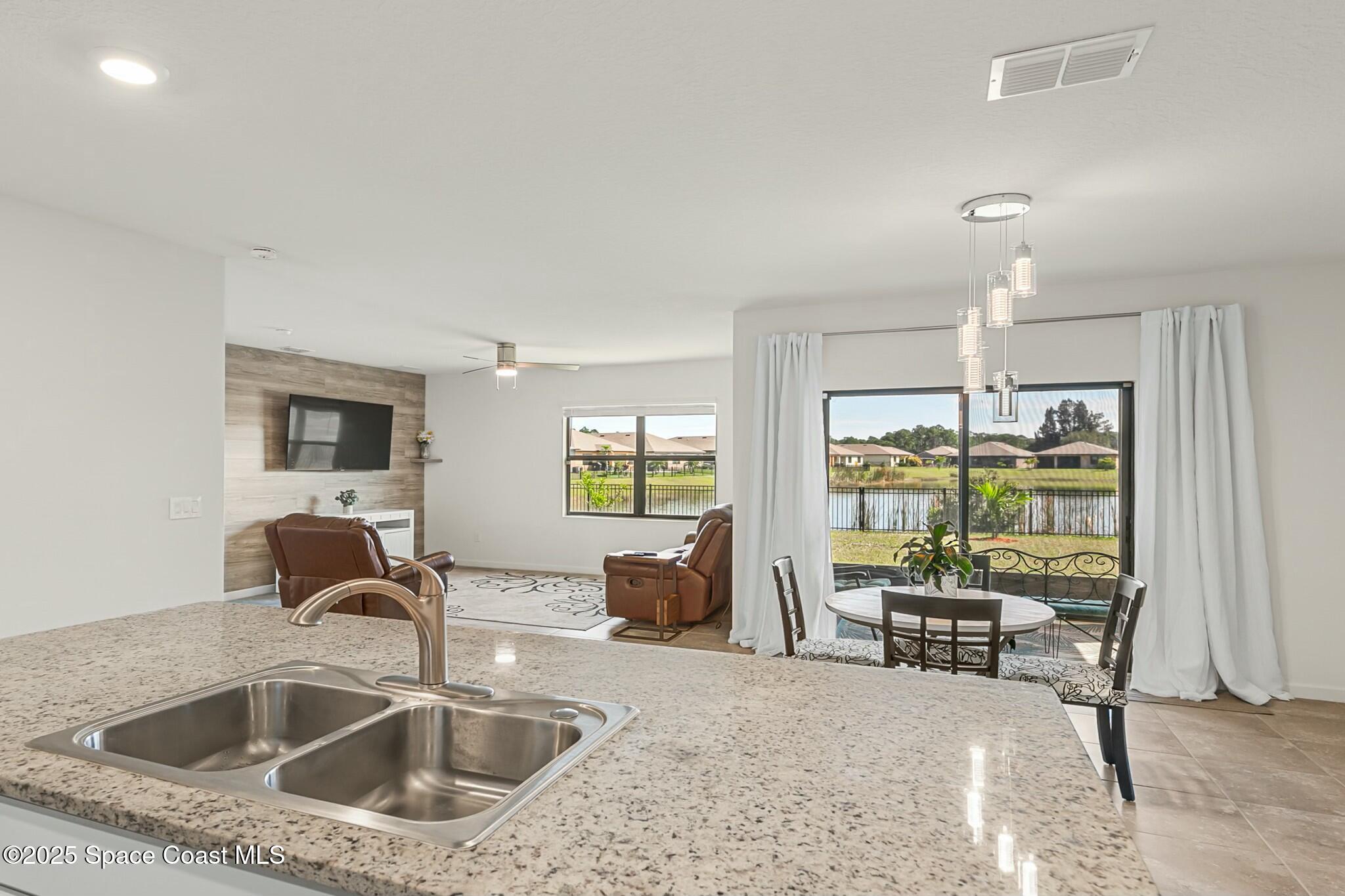 578 Old Country SE