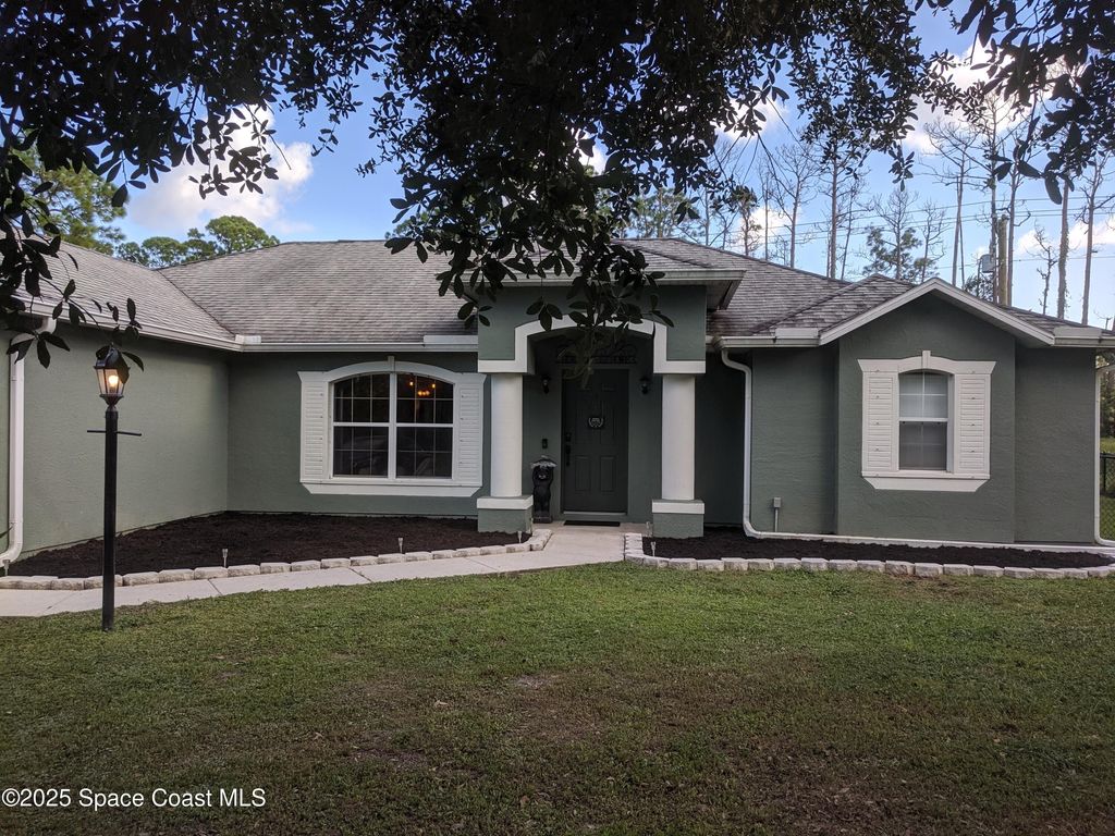 Photo of 690 Henlock Street SE, Palm Bay, FL 32909 (MLS # 1055997)