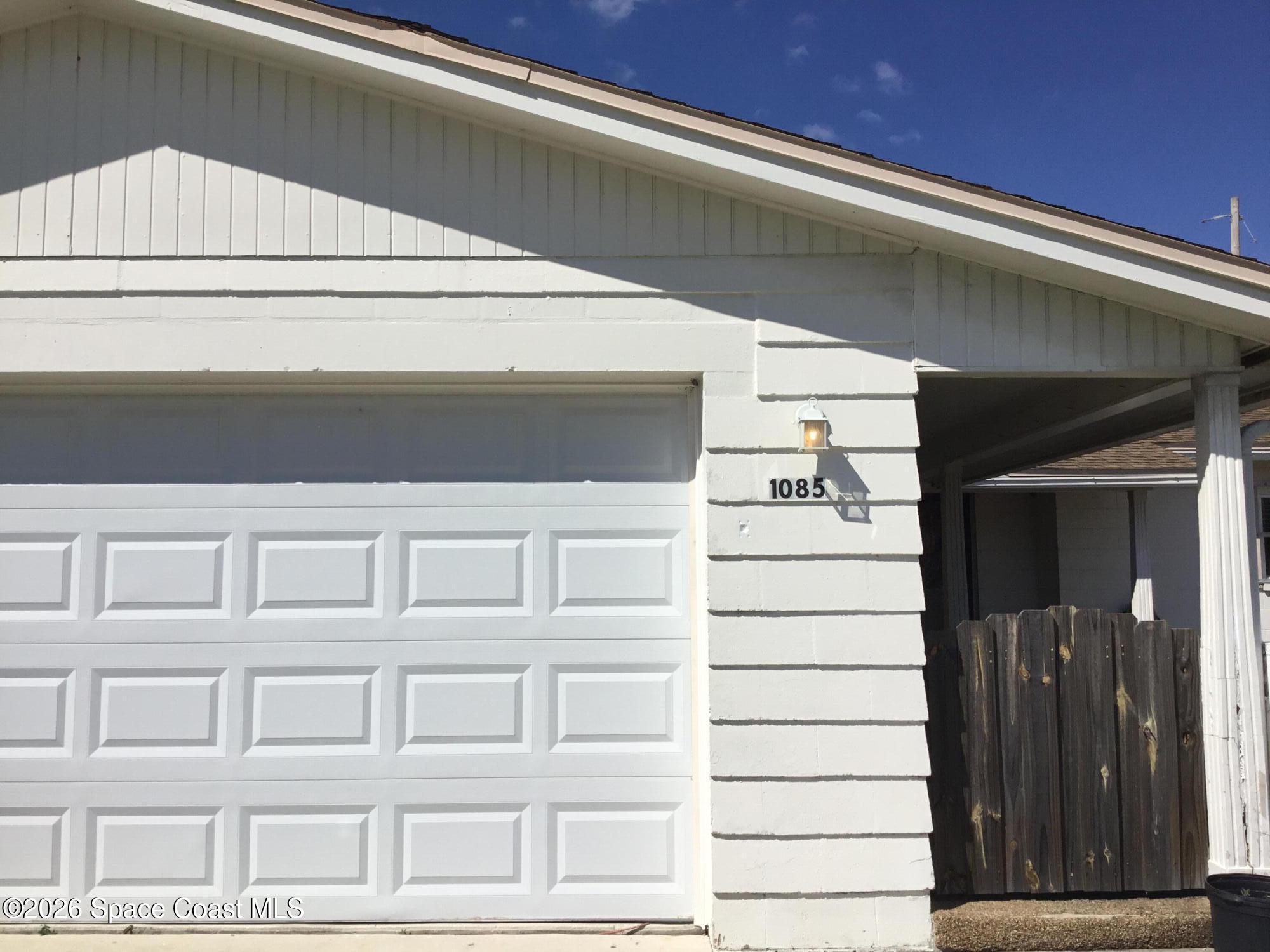 1085 New Hampton Way