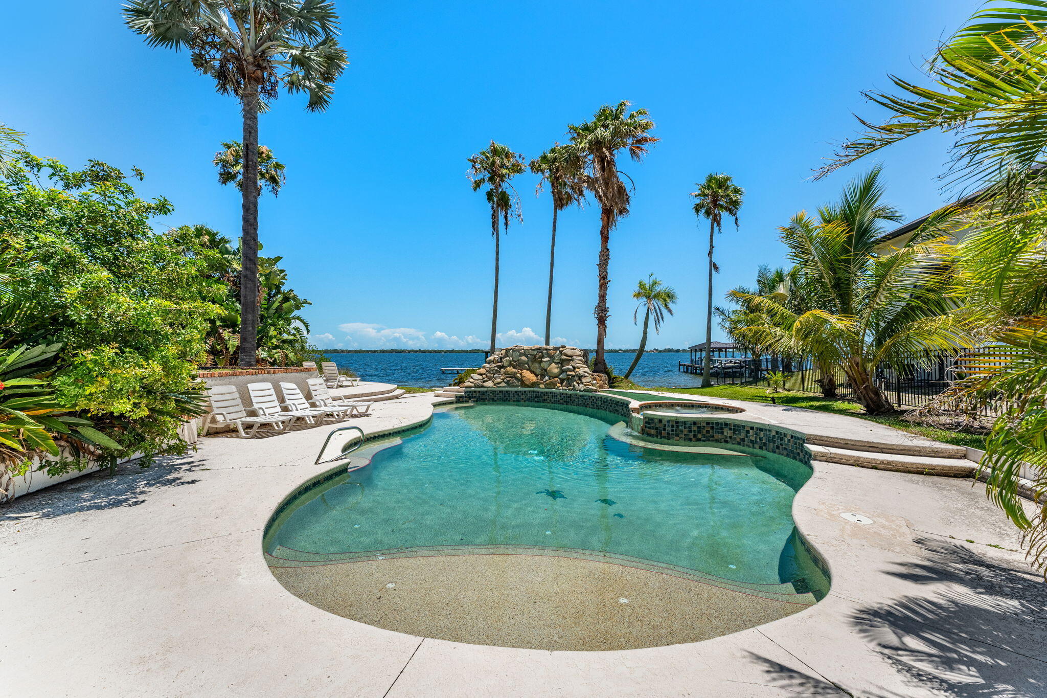 6285 N Highway 1