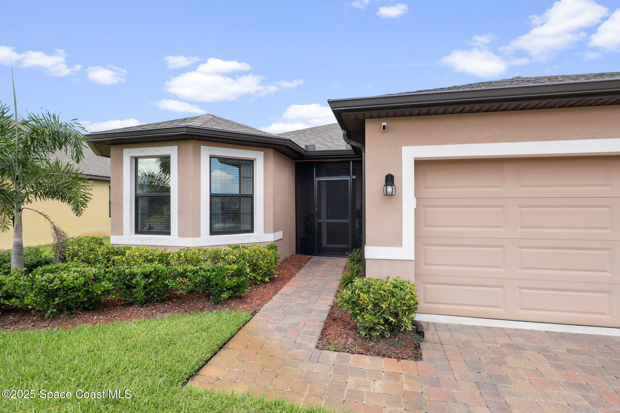 653 Old Country Road SE