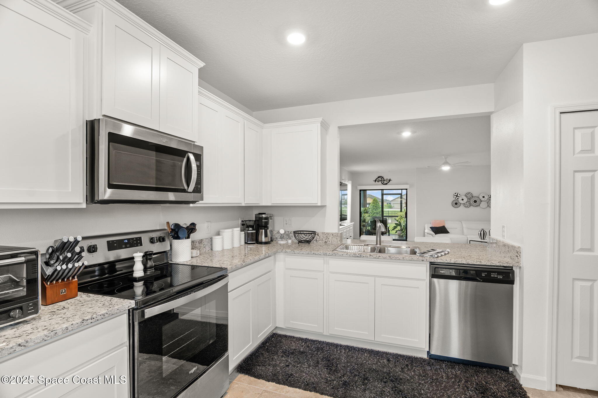 653 Old Country Road SE