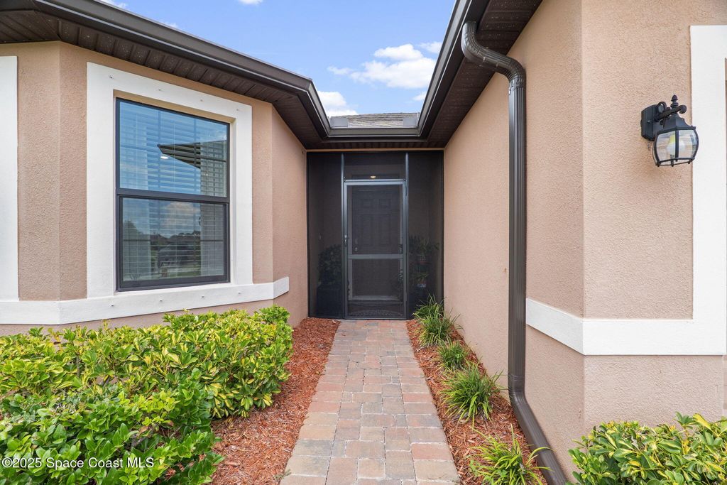 Photo of 653 Old Country Road SE, Palm Bay, FL 32909 (MLS # 1055776)