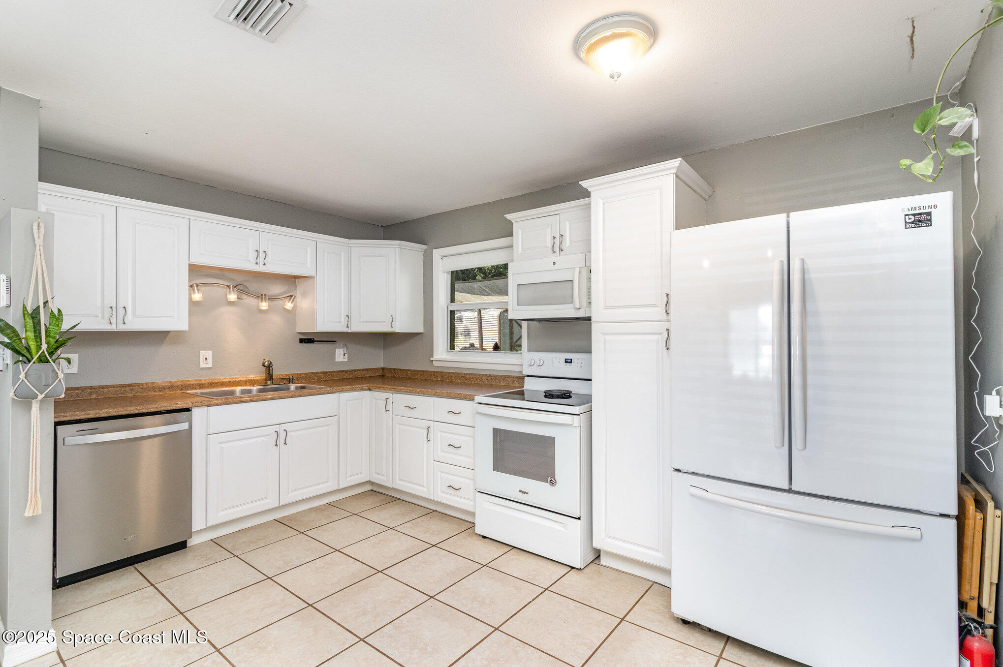 4386 Eleanor Drive