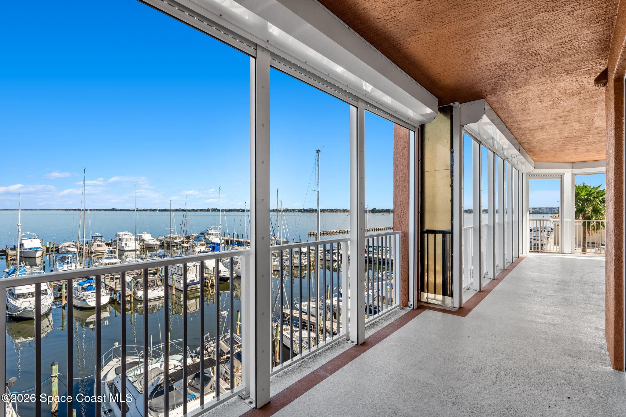 93 Delannoy Avenue 405