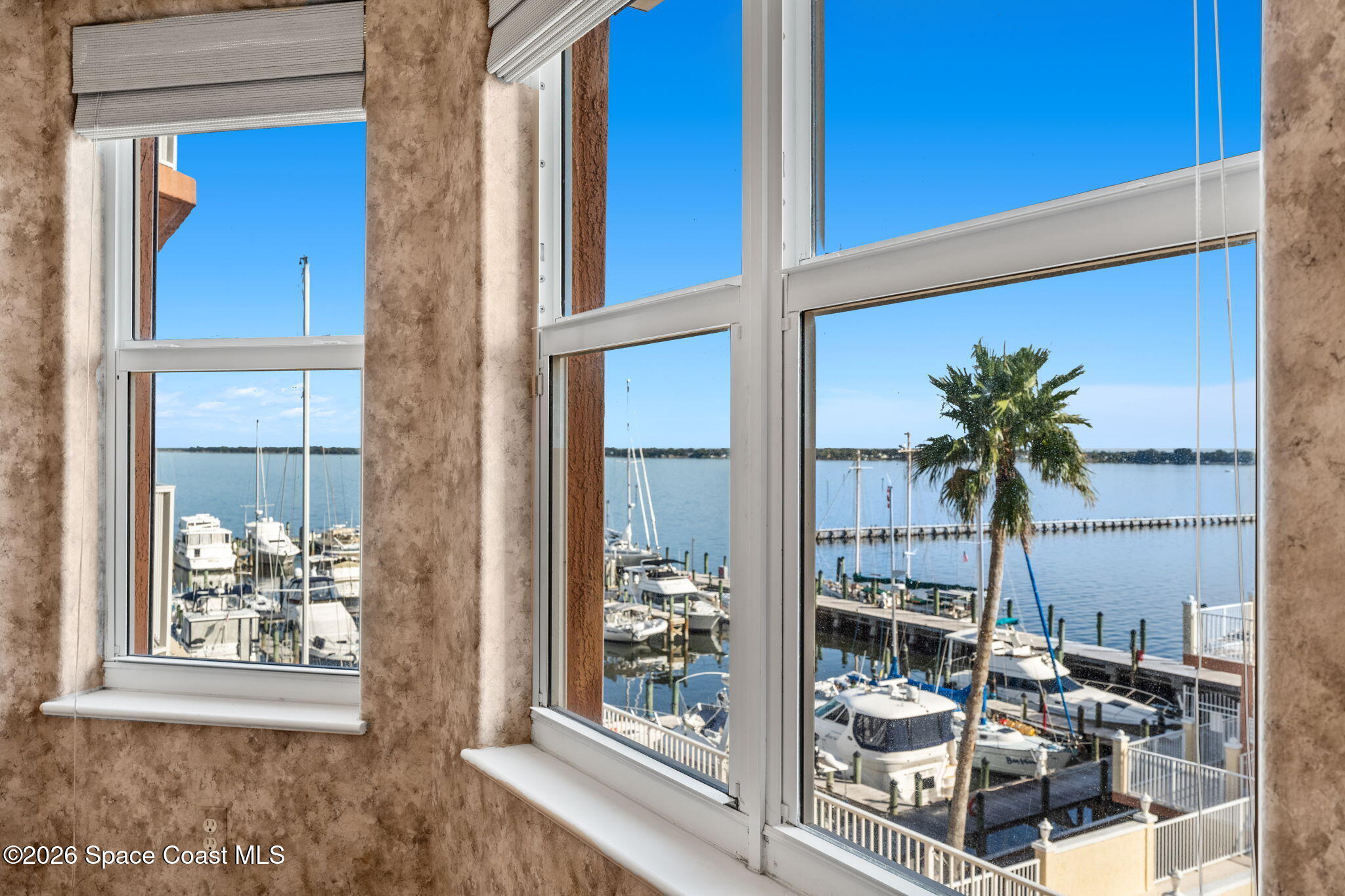 93 Delannoy Avenue 405