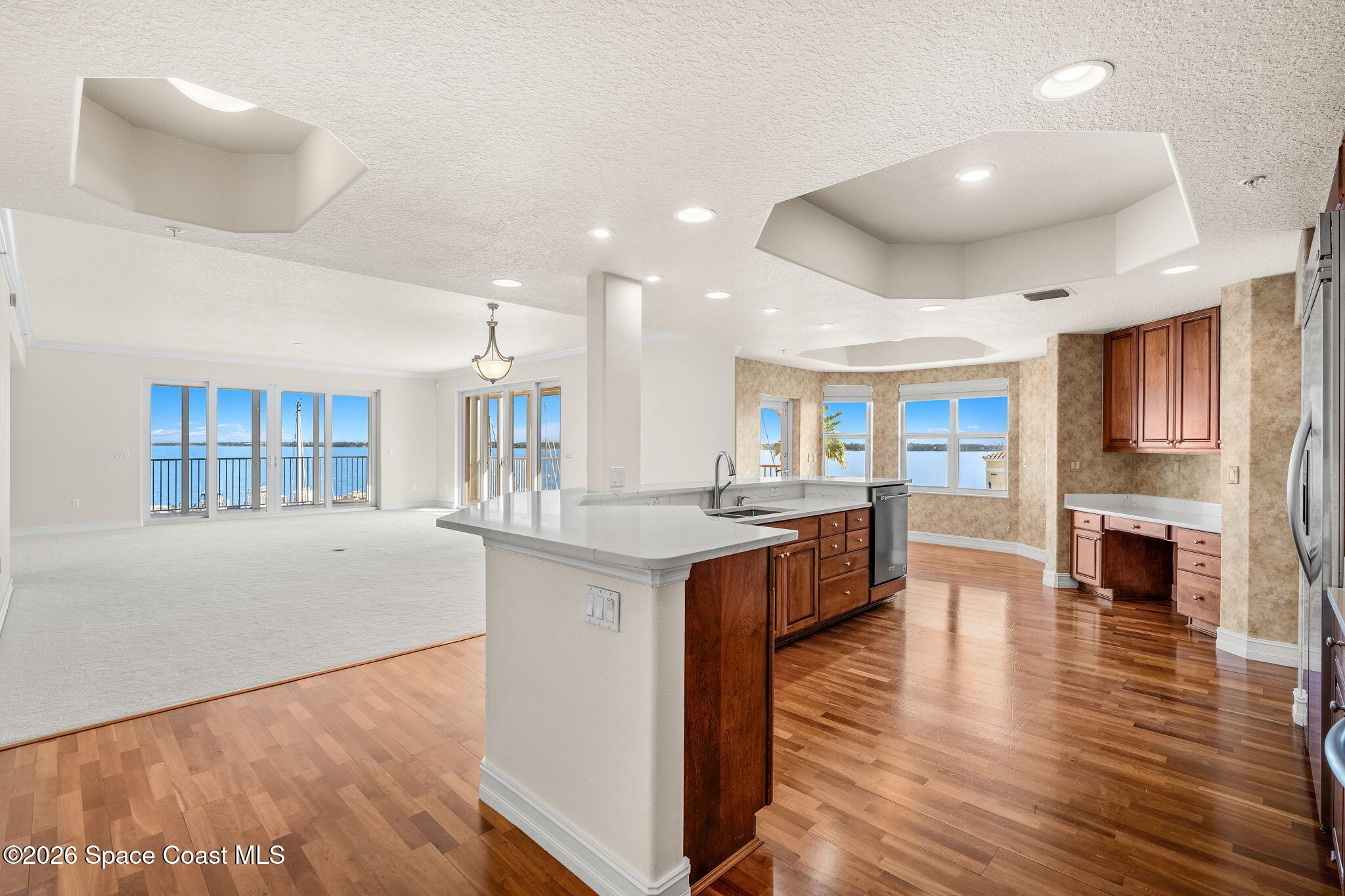 93 Delannoy Avenue 405