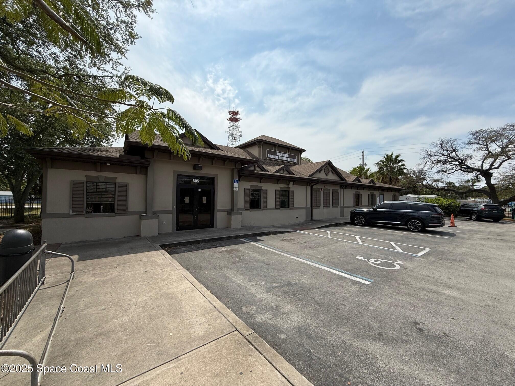 805 & 815 E Fee Avenue