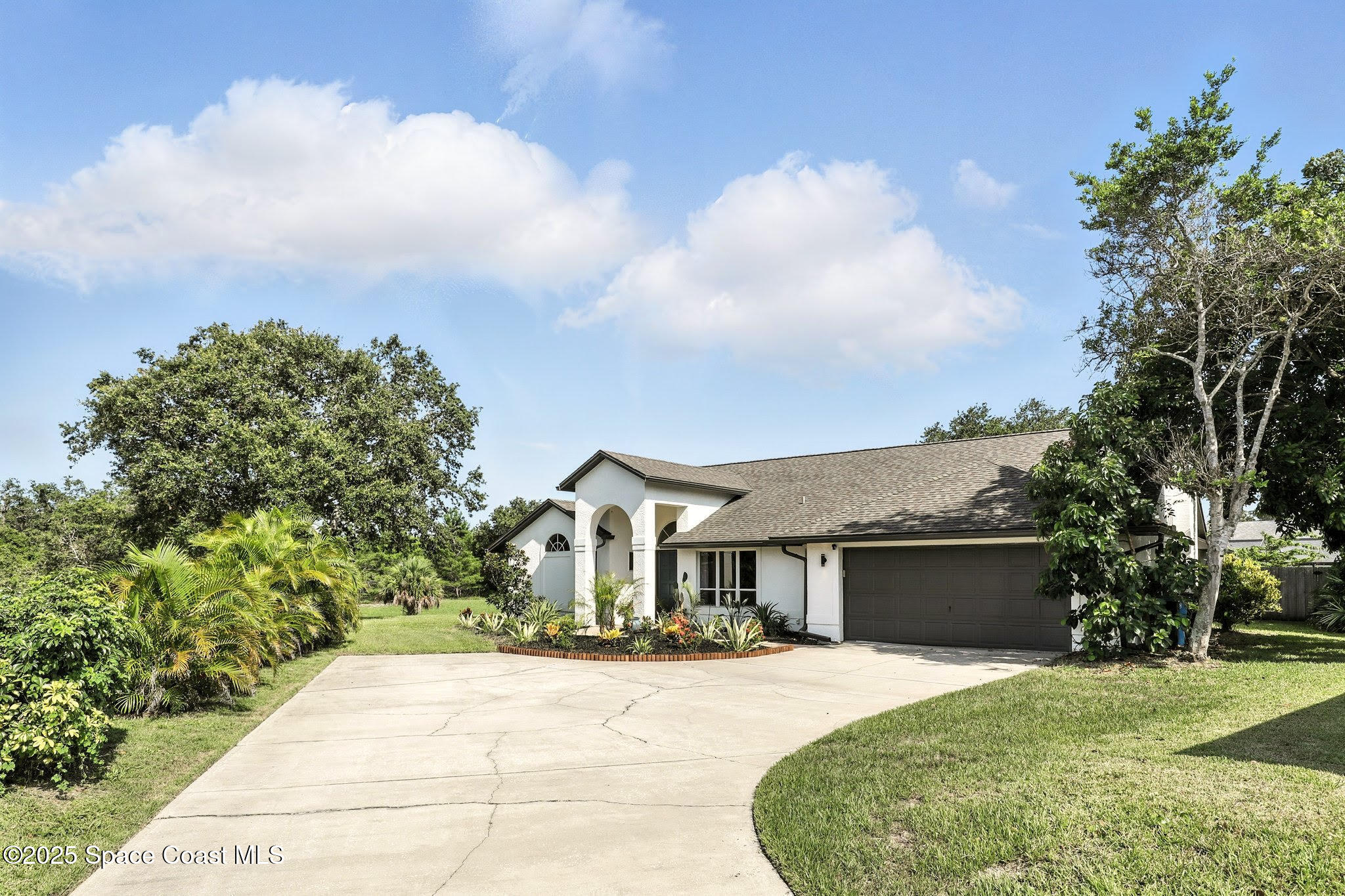 960 Falls Trail