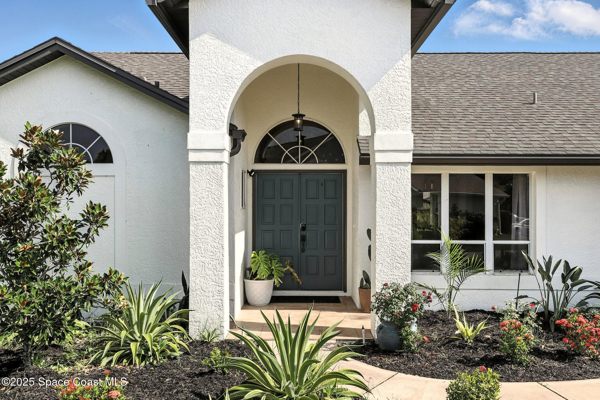 960 Falls Trail