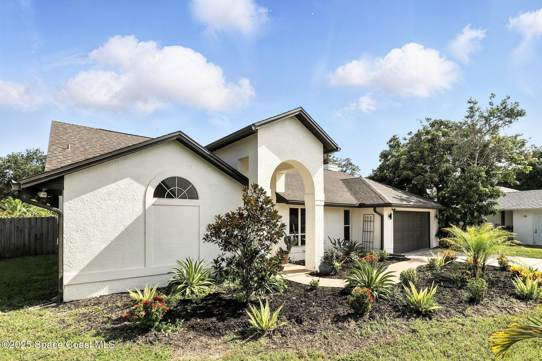 960 Falls Trail