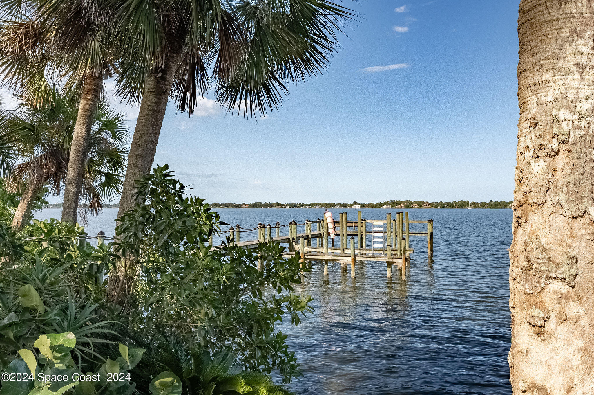 11 Bayshore Court