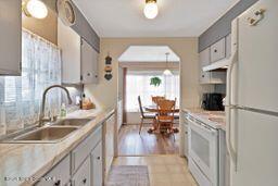 807 W Wren Circle W