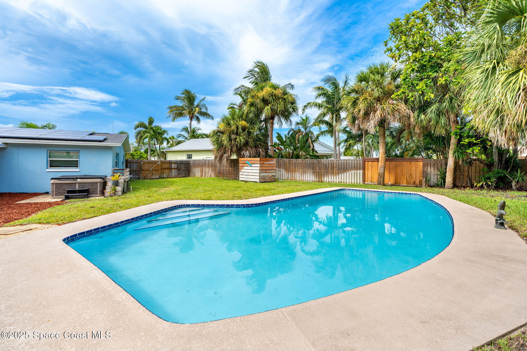 285 Coral Way W
