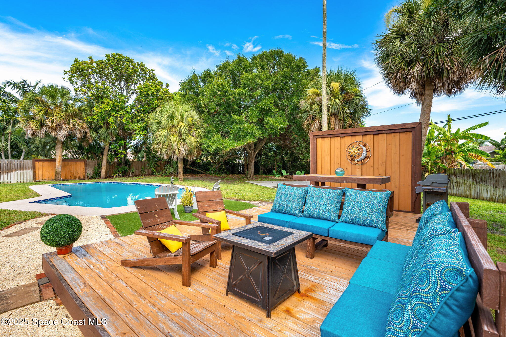 285 Coral Way W