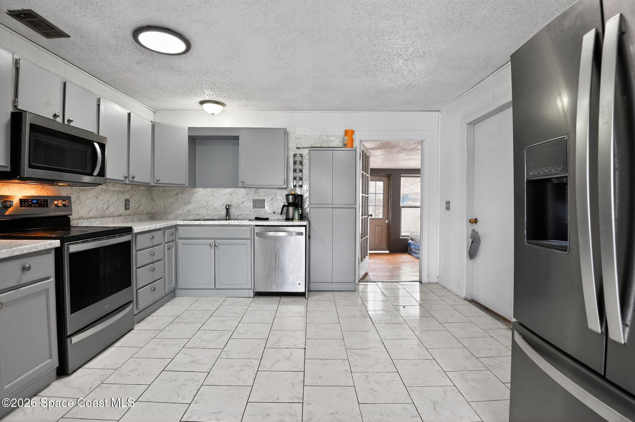 180 San Luis Street SW