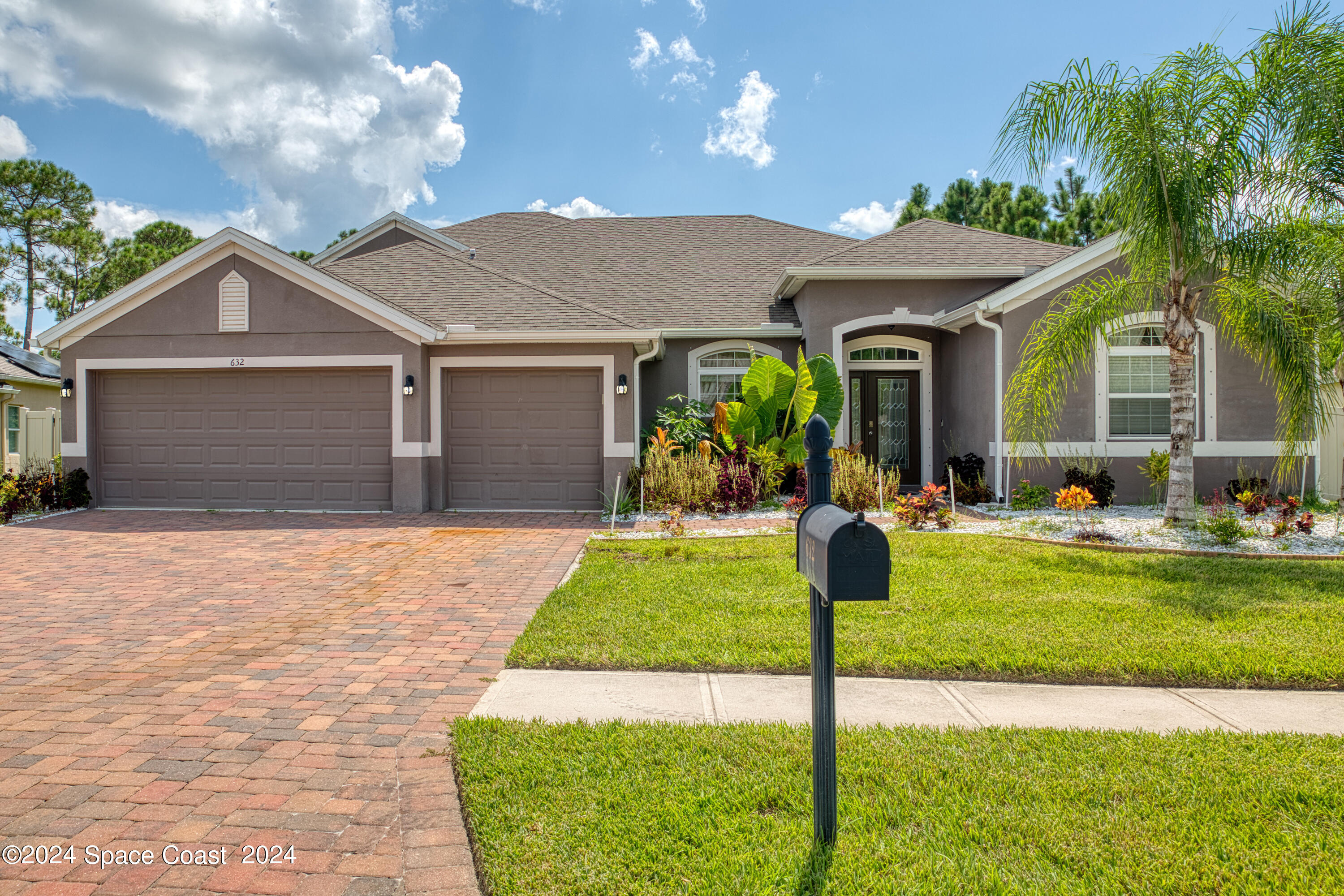 632 Stonebriar Drive SE