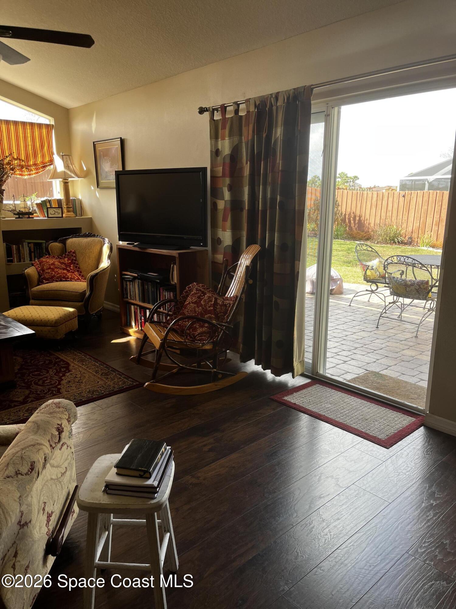 1219 Walnut Grove Way