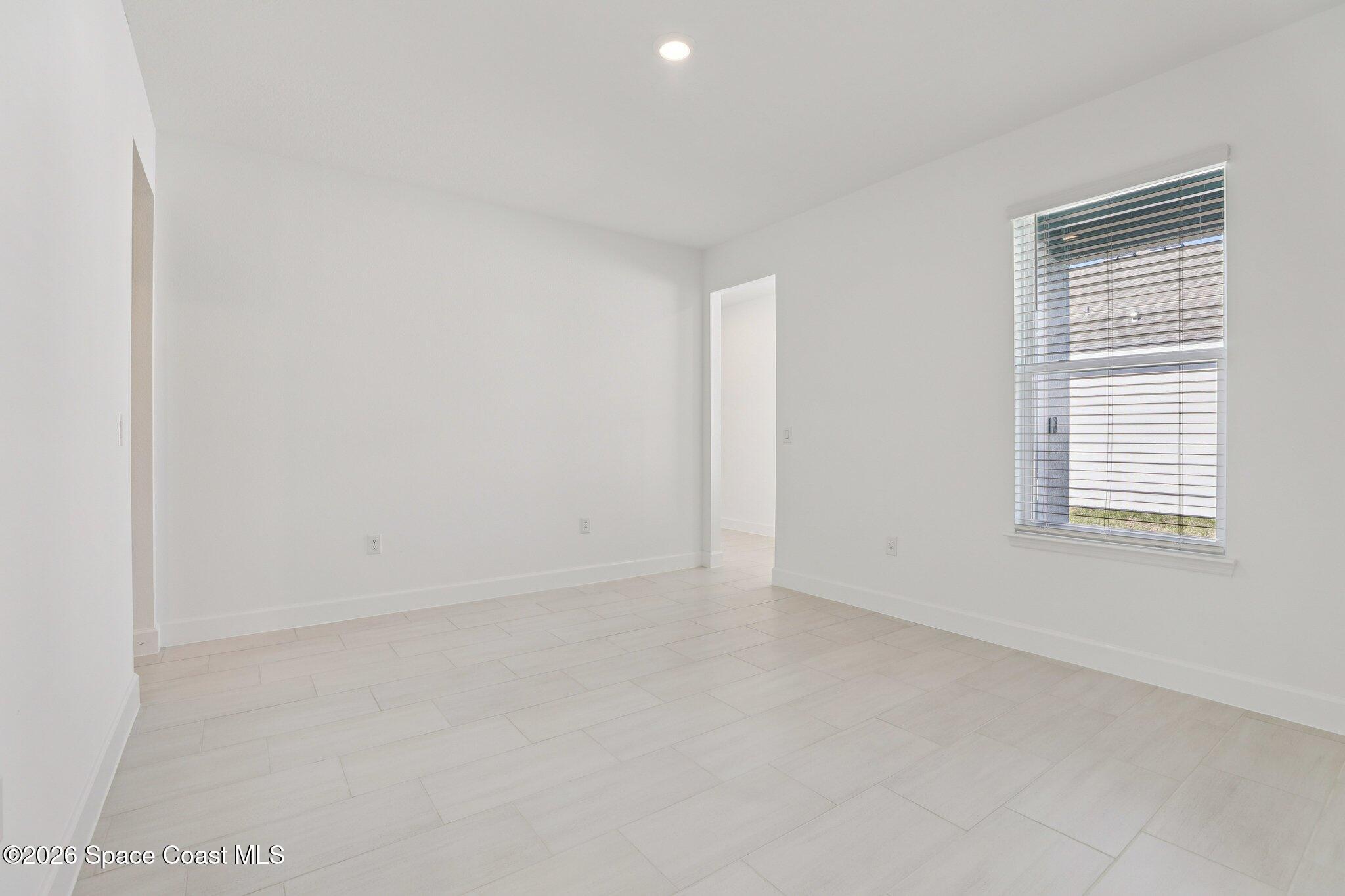 1004 Connolly Lane NE