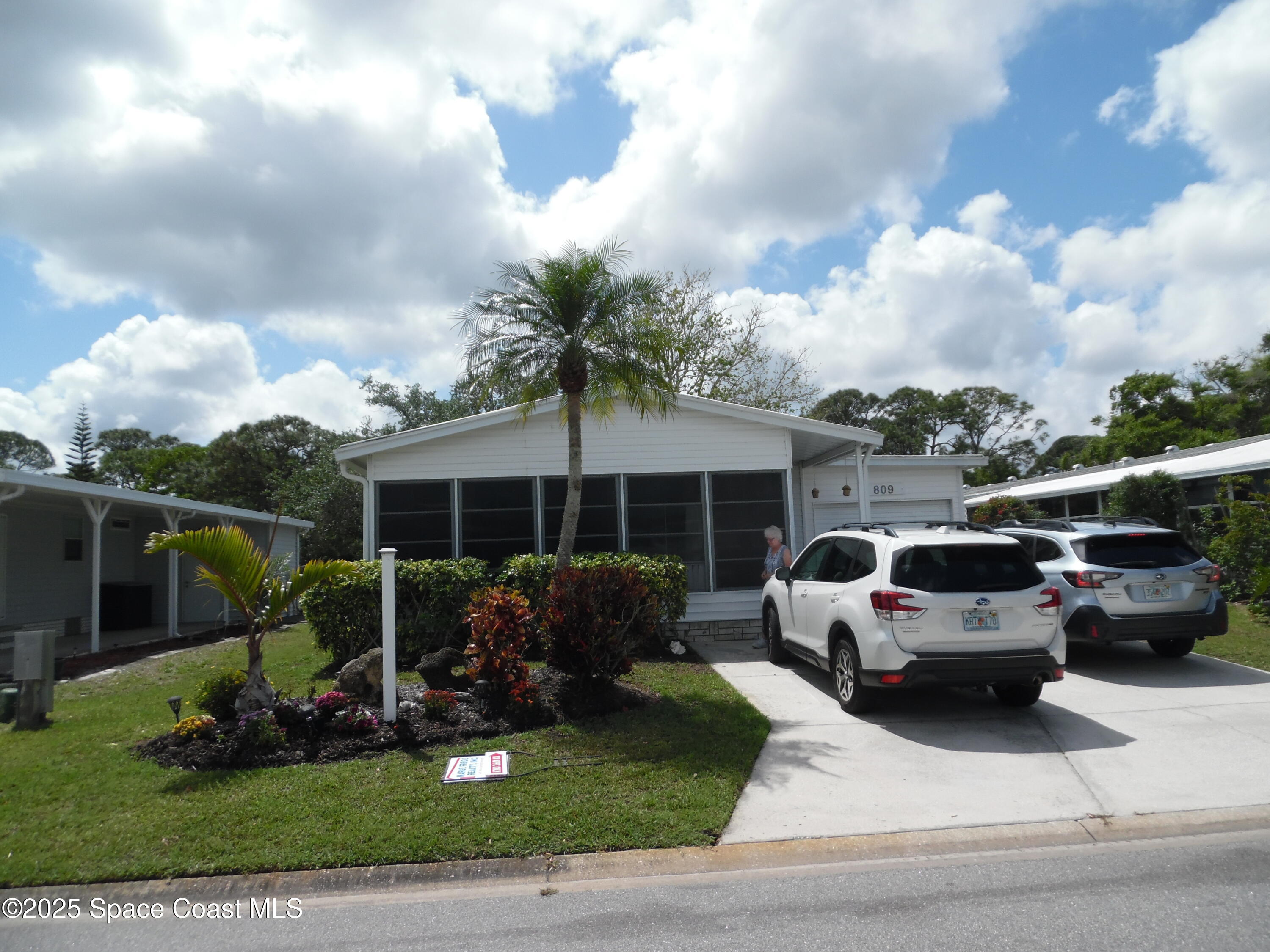 809 Tamarind Circle