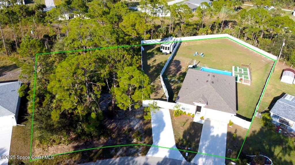 401 La Coco Street SW