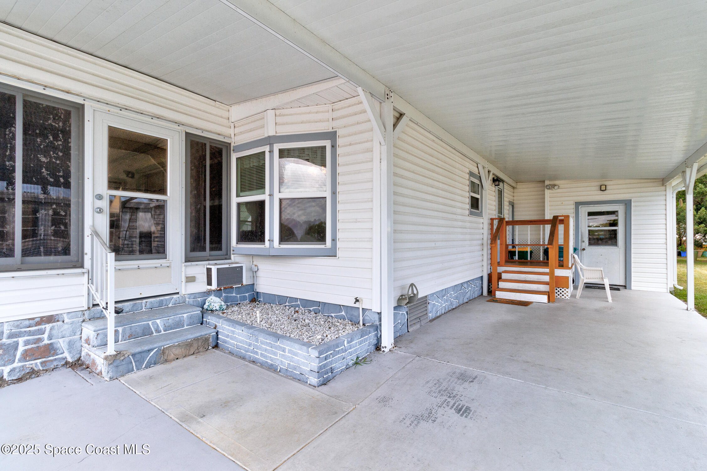 1006 Robin Drive