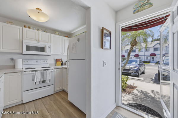 552 Seaport Boulevard T186