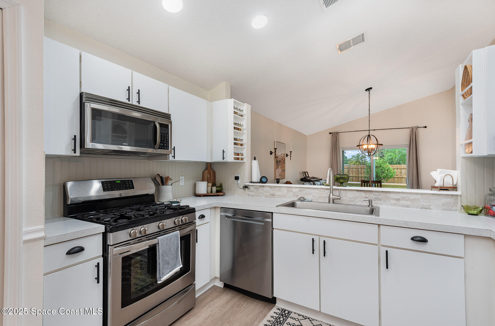 2851 Saint James Lane