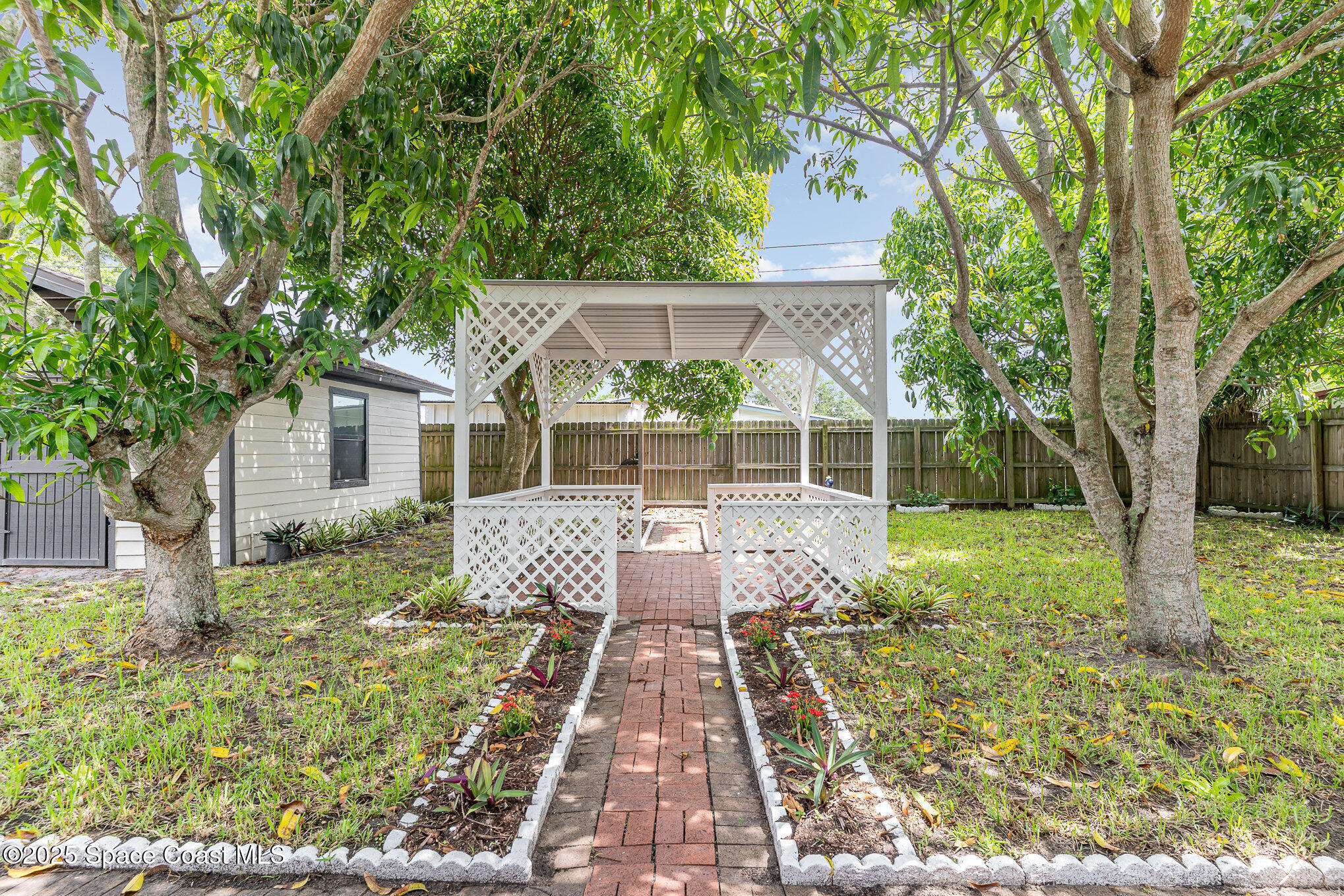 2370 Canterbury Lane