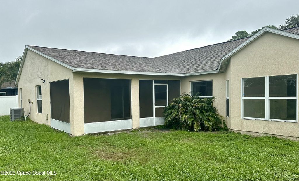 Photo of 366 Bordeaux Avenue NE, Palm Bay, FL 32907 (MLS # 1056004)