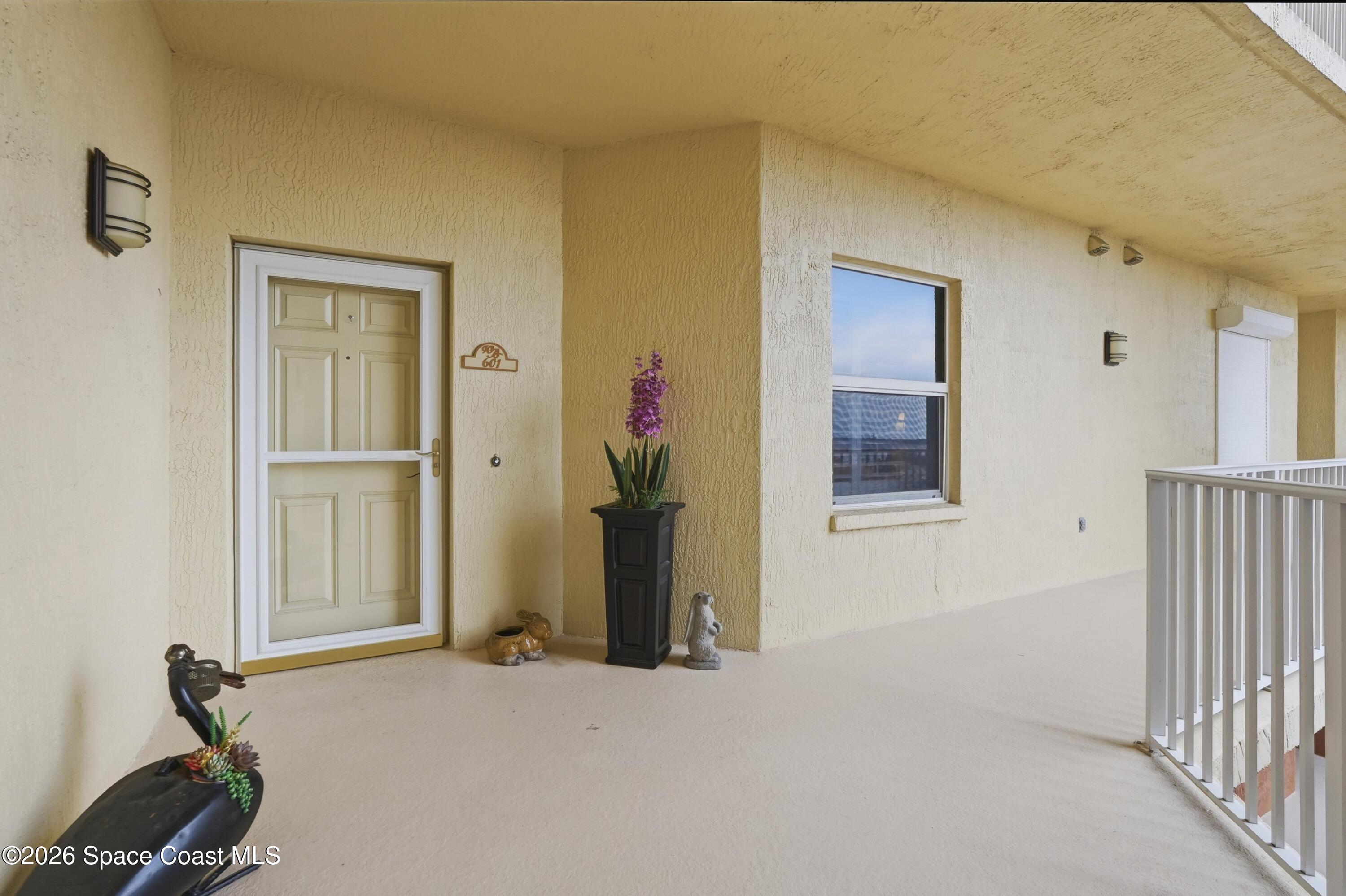 93 Delannoy Avenue 601