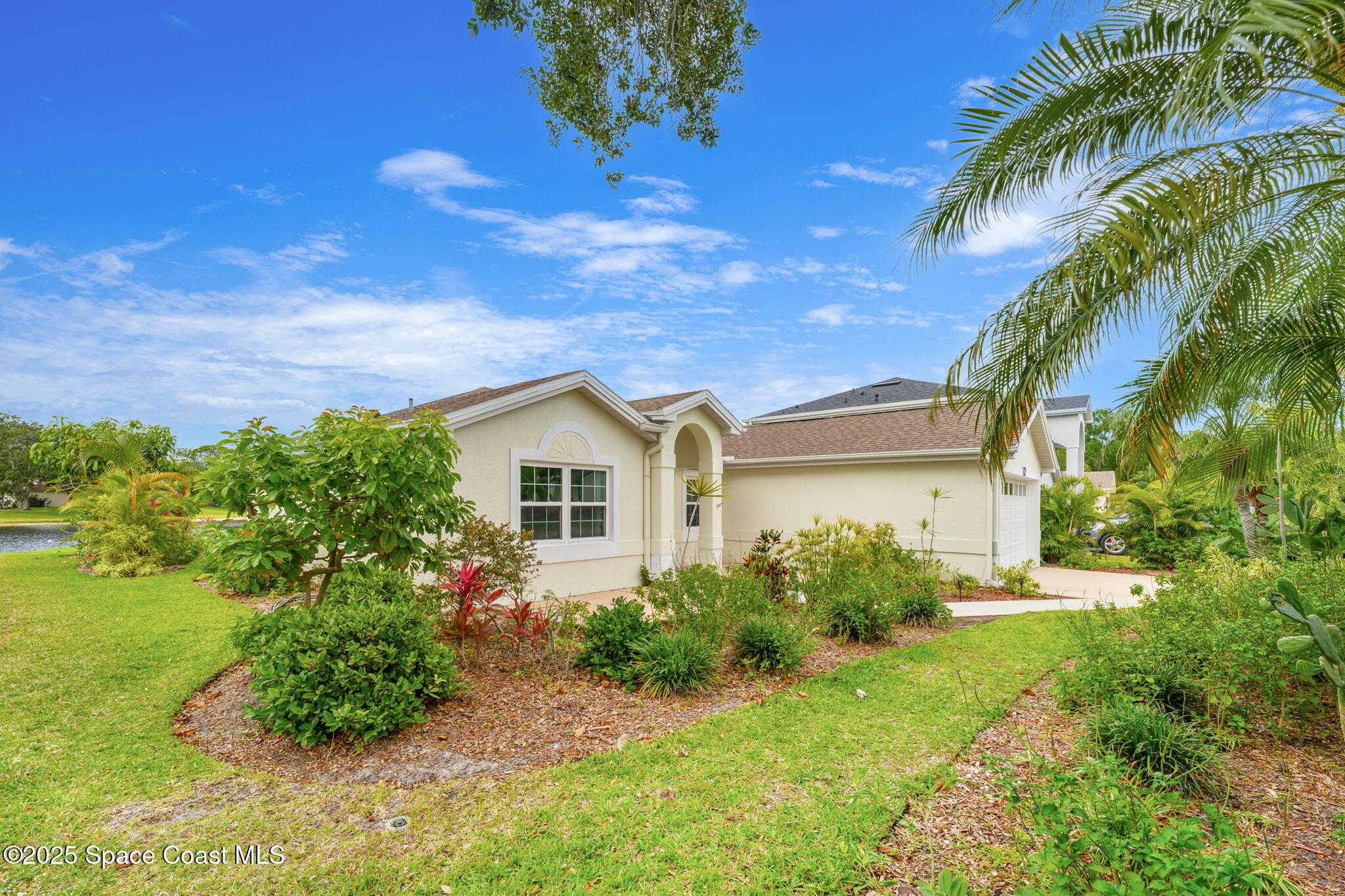 6986 Hammock Lakes Drive