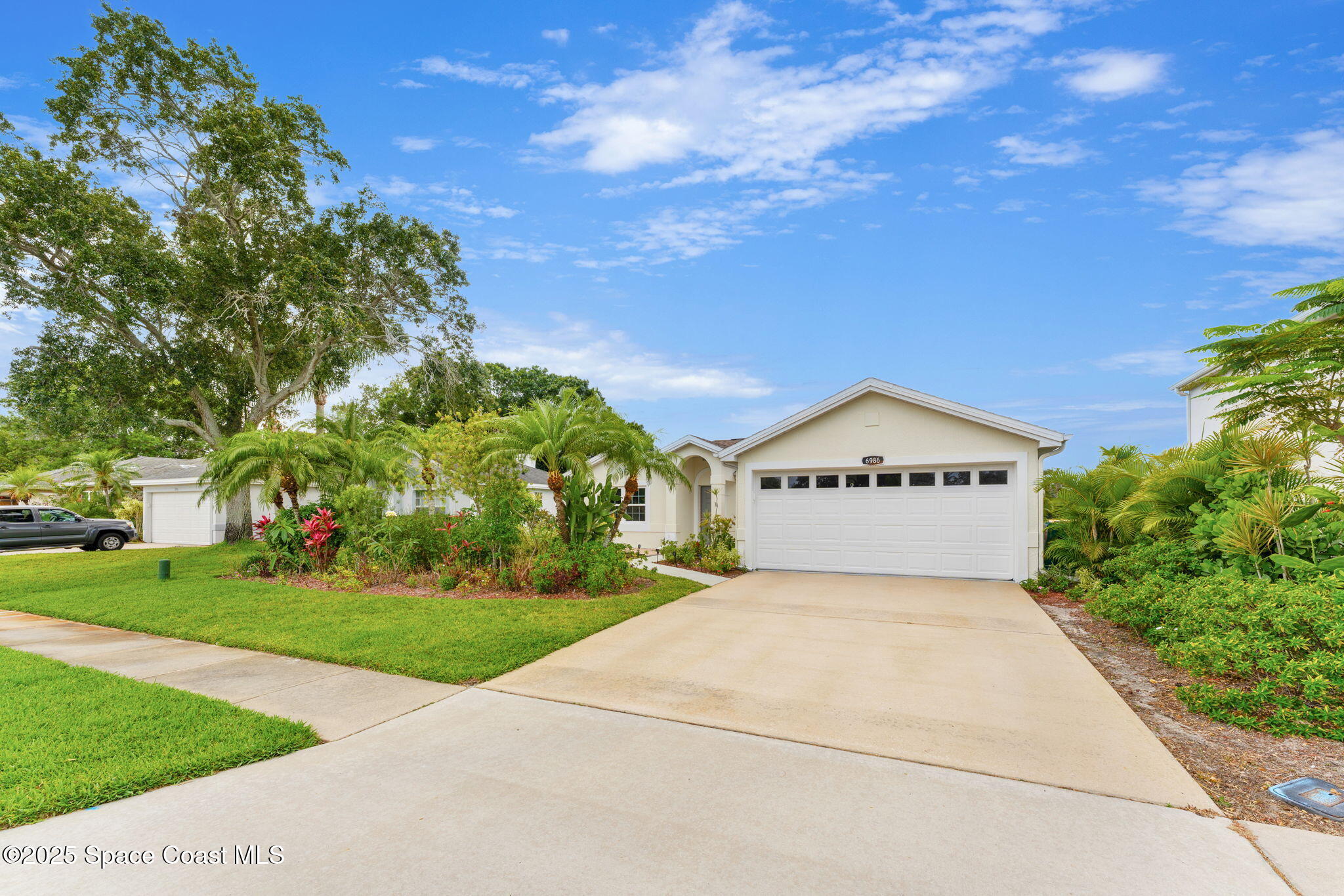 6986 Hammock Lakes Drive