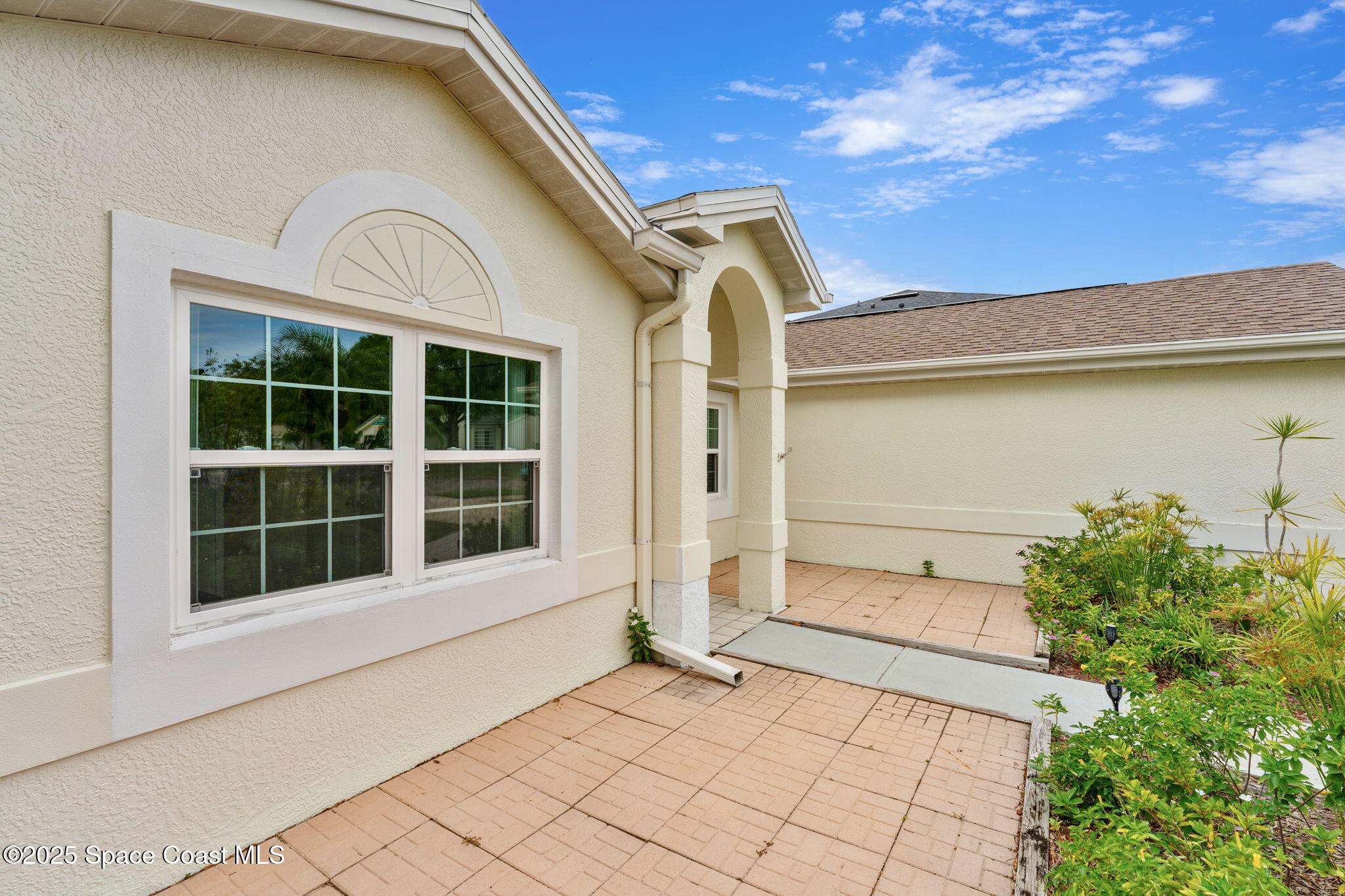 6986 Hammock Lakes Drive