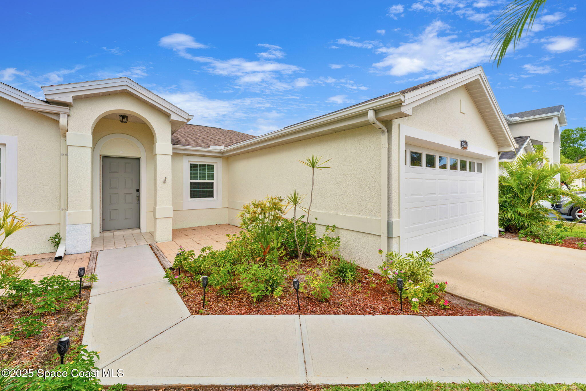 6986 Hammock Lakes Drive