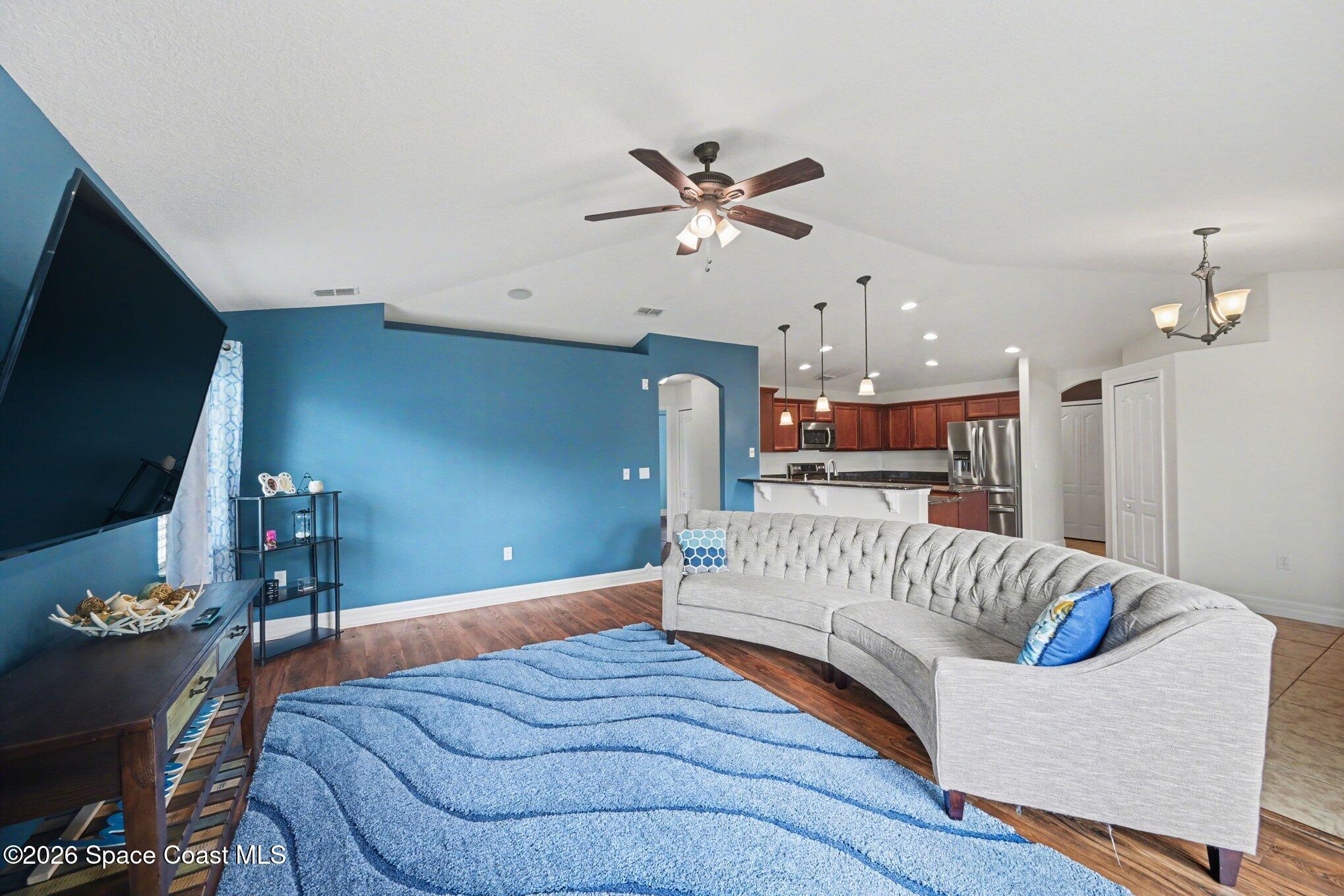 992 Coquina Street SE