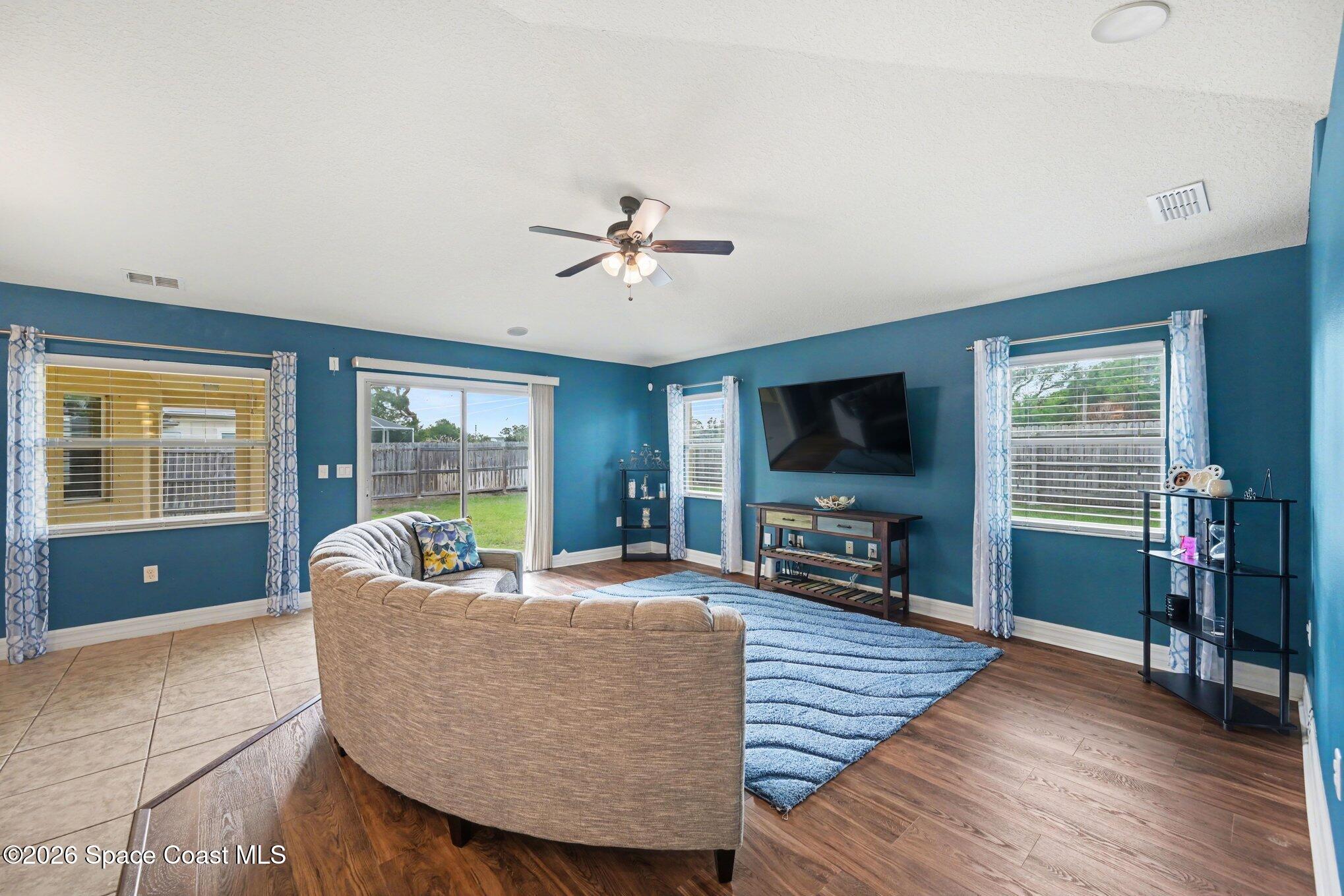 992 Coquina Street SE