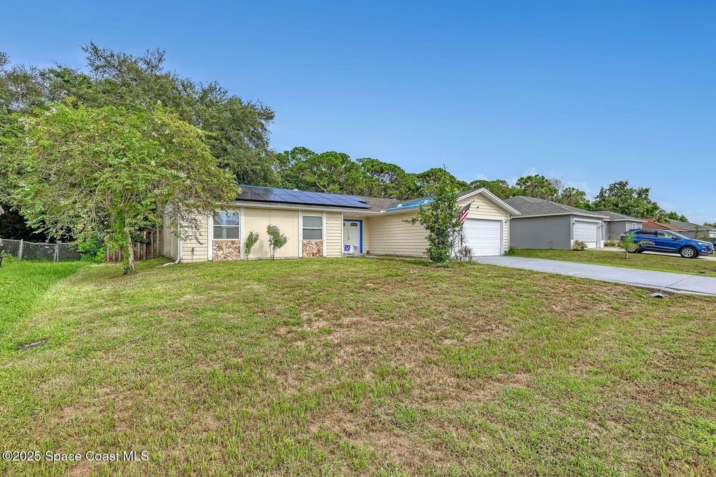 Photo of 871 Dunkirk Avenue NW, Palm Bay, FL 32907 (MLS # 1055994)