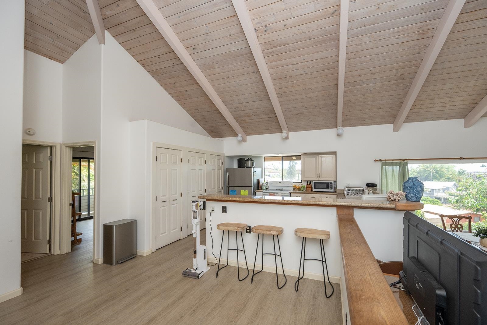 3863 Mahinahina St