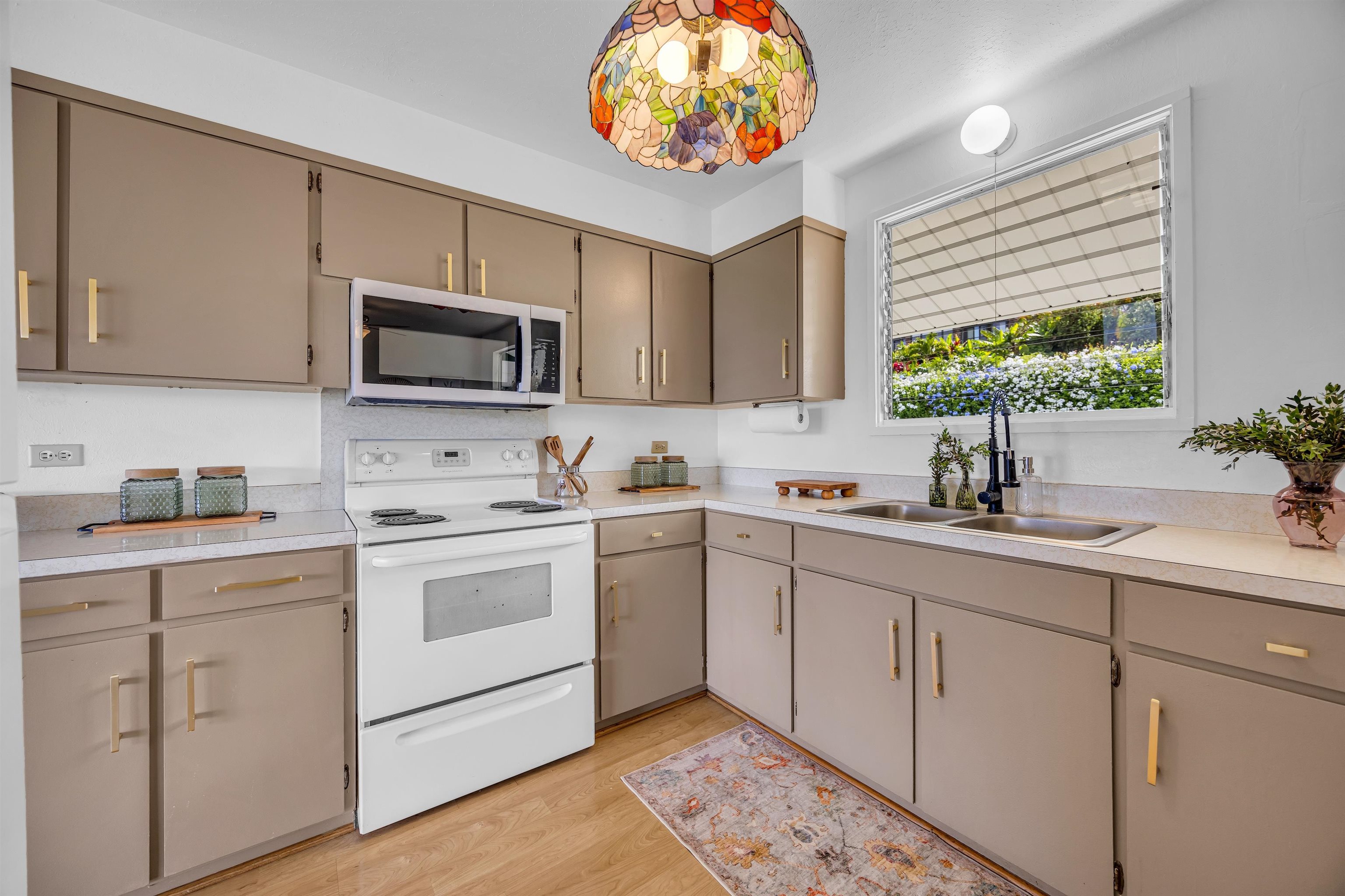 24 Kau St
