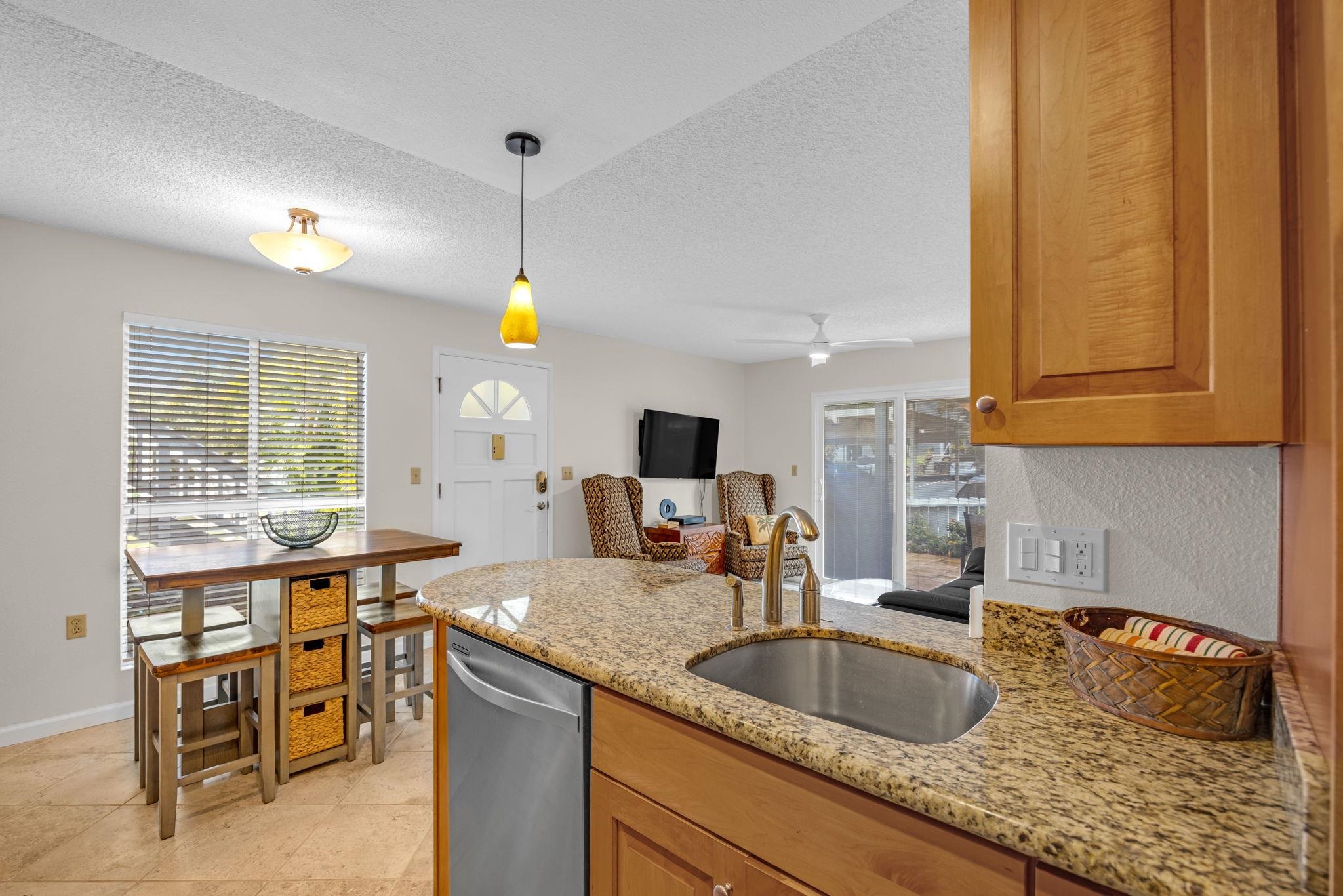 160 Keonekai Rd 16-102