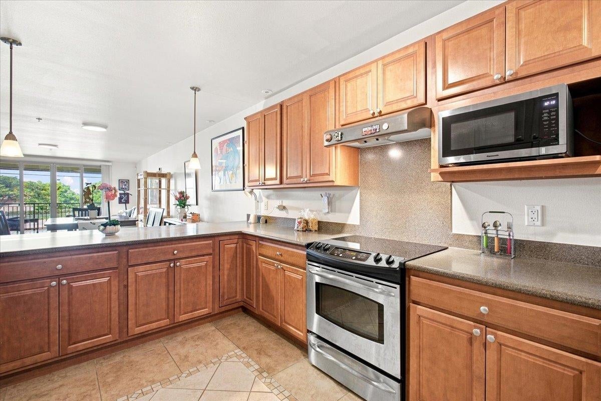 1233 Limahana Cir B202