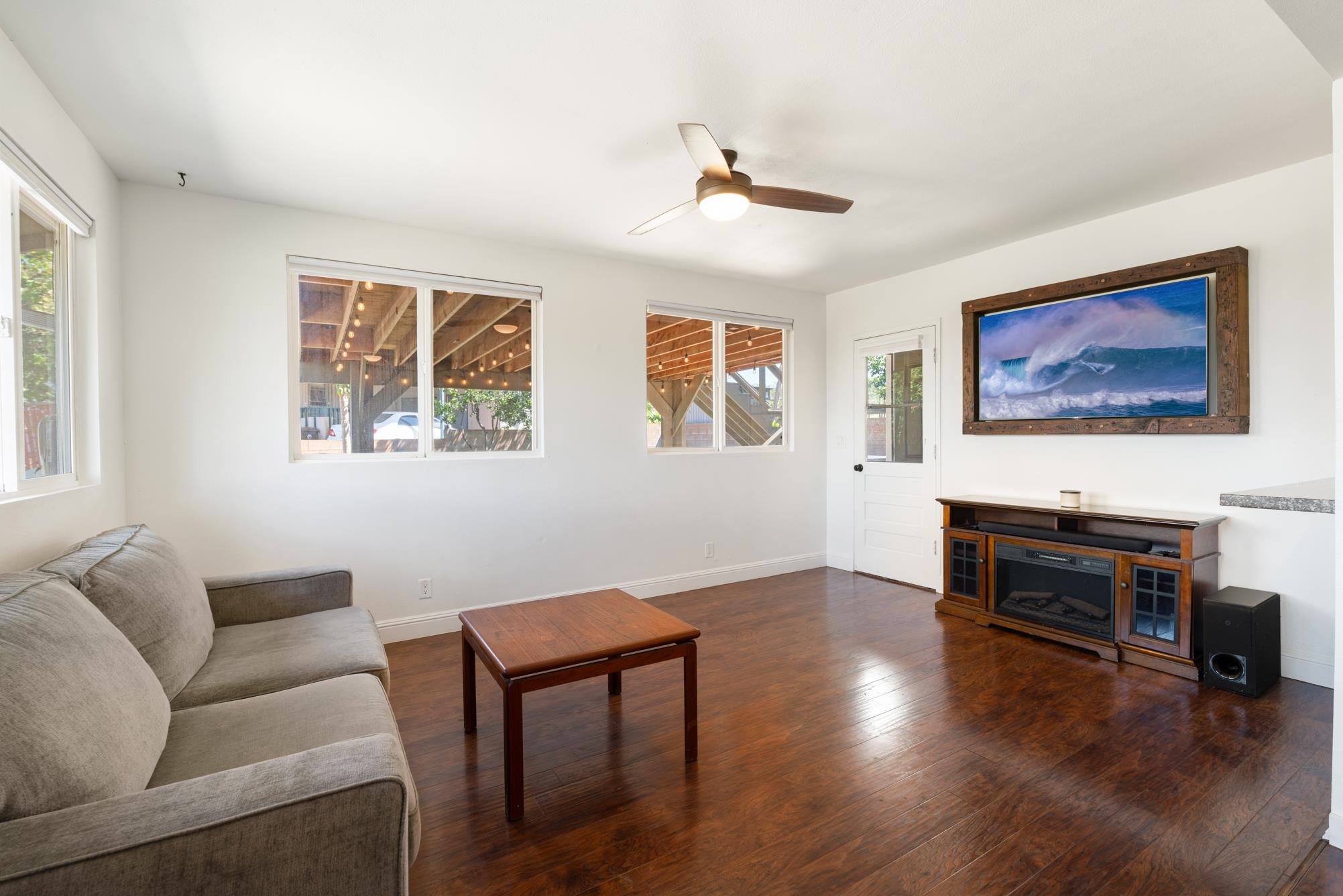 674 Loina Pl