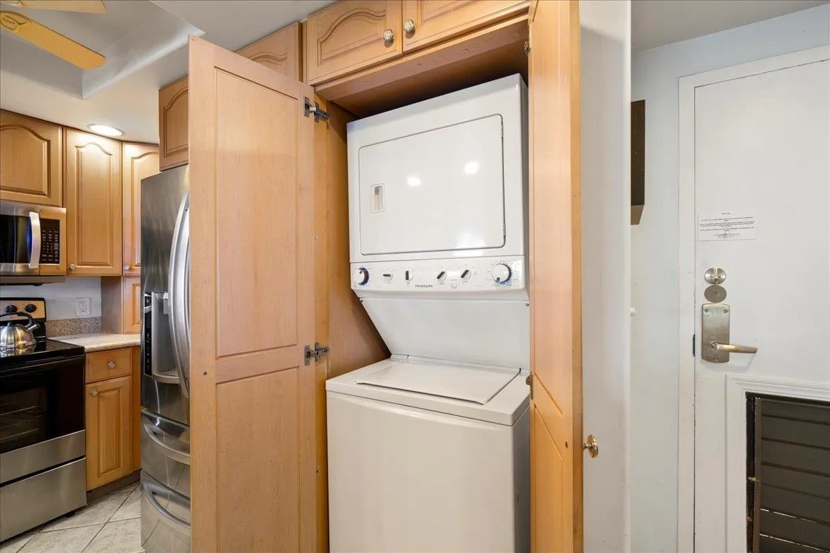 Lahaina, Hawaii 96761, United States, 2 Bedrooms Bedrooms, ,2 BathroomsBathrooms,Residential,Active,253813