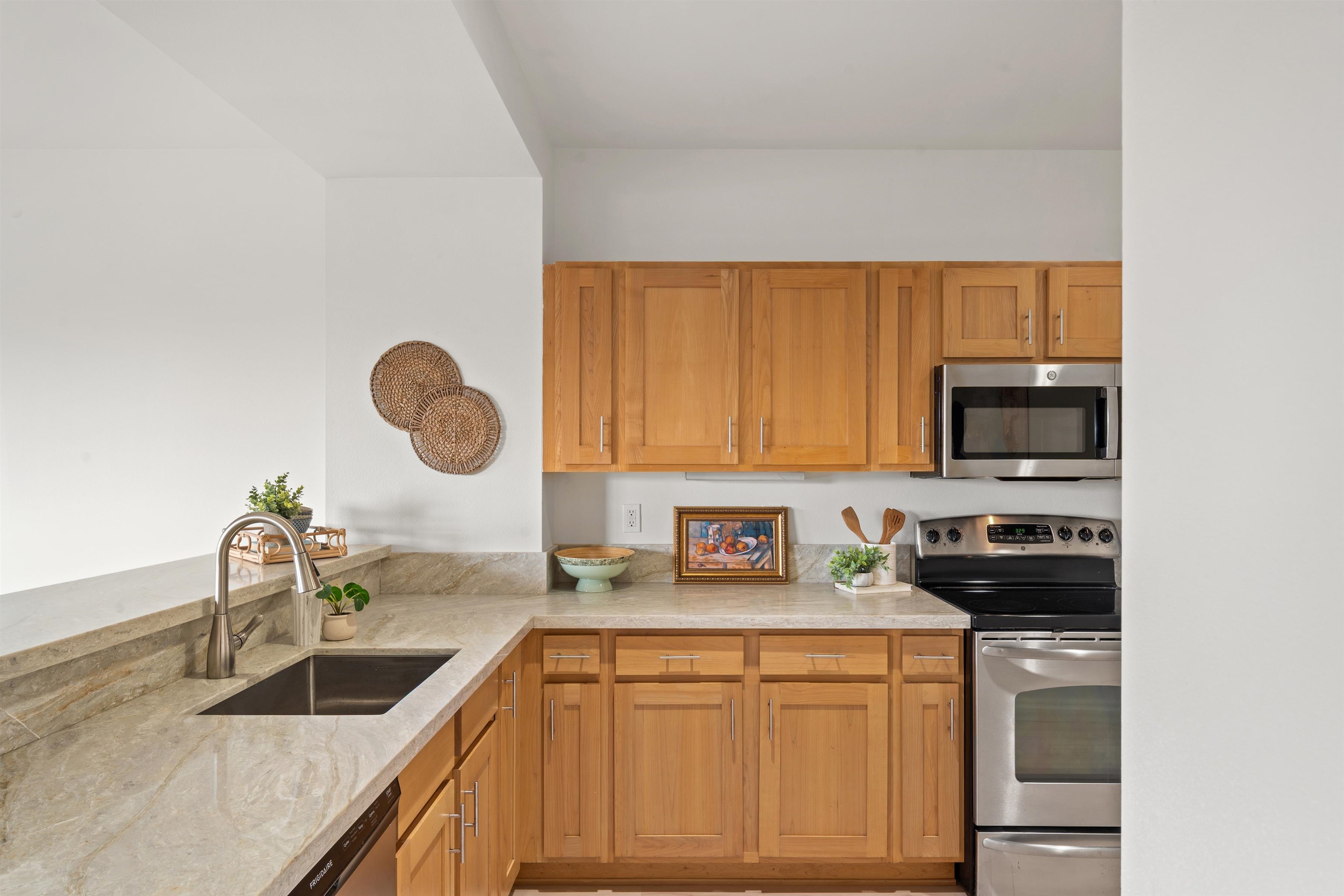 3708 Lower Honoapiilani Rd E20