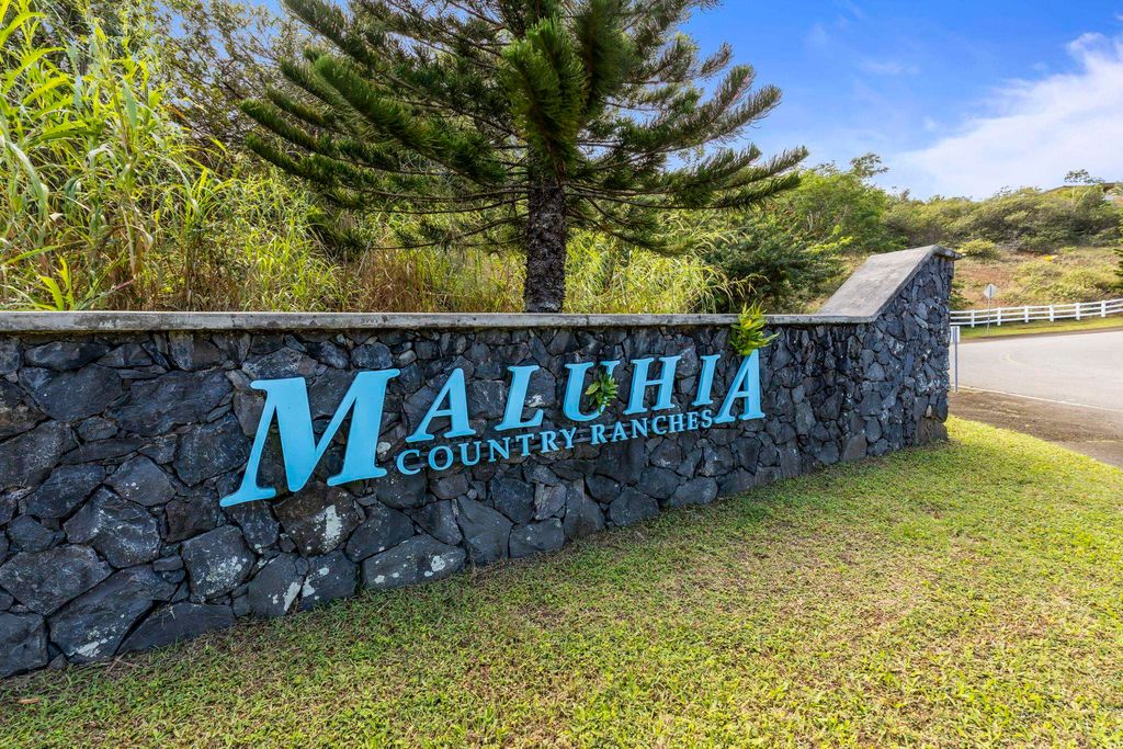 Photo of 63 Lahaole Pl #19, Wailuku, HI 96793 (MLS # 404500)