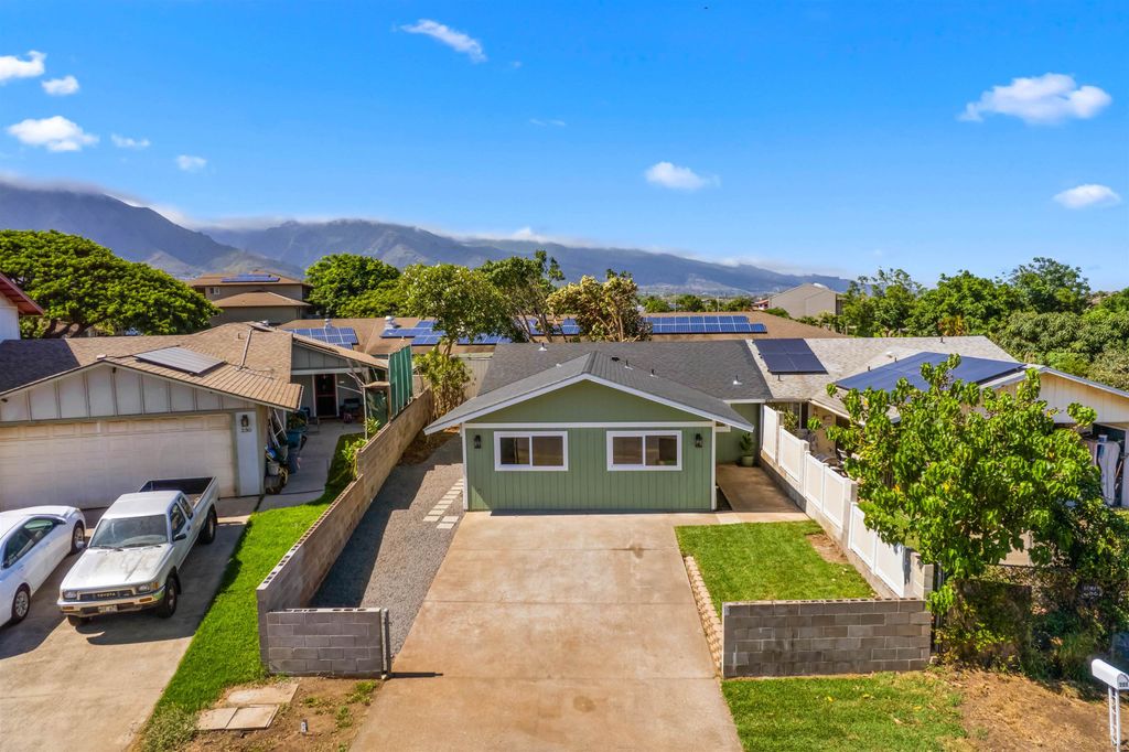 Photo of 226 Hoomoku St, Kahului, HI 96732 (MLS # 407500)